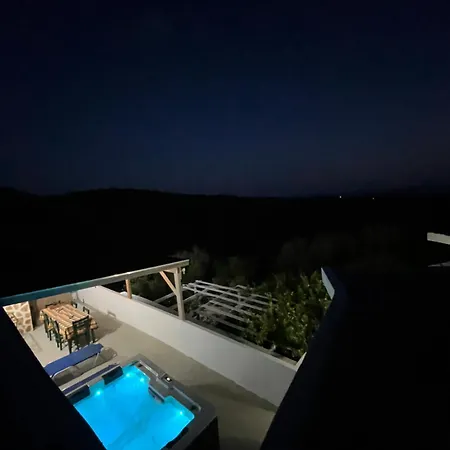 Mano's House * Τριόπετρα